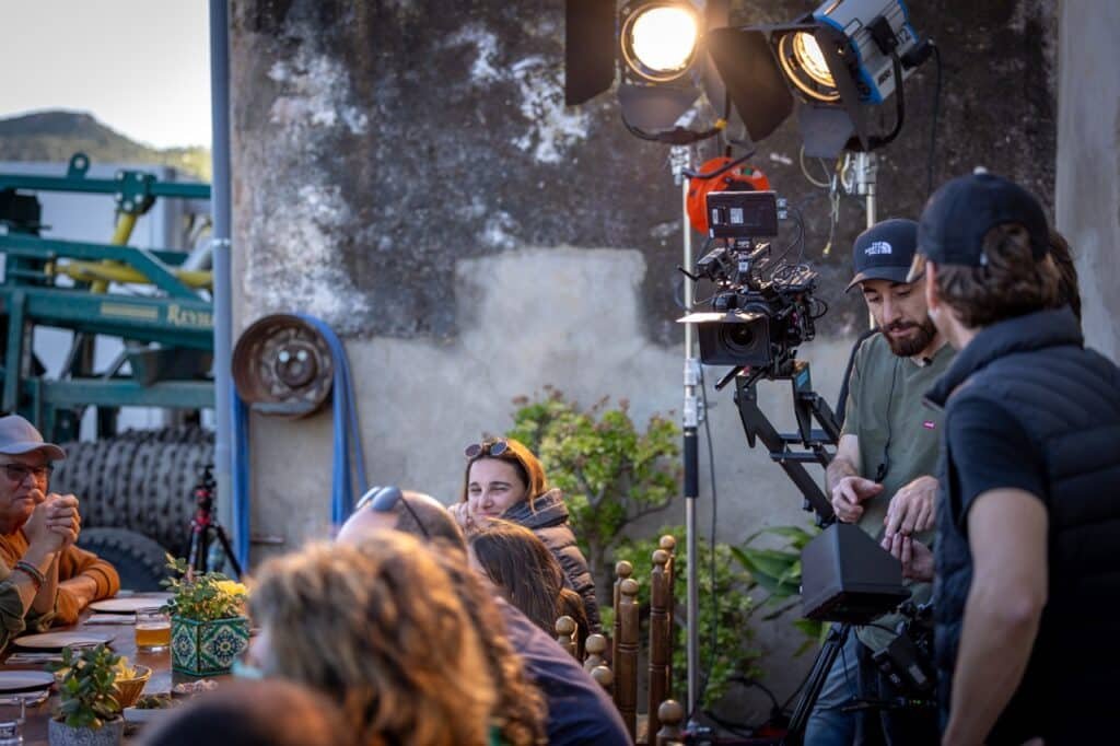 Equipo de Moüle, productora audiovisual premium, rodando en exteriores.