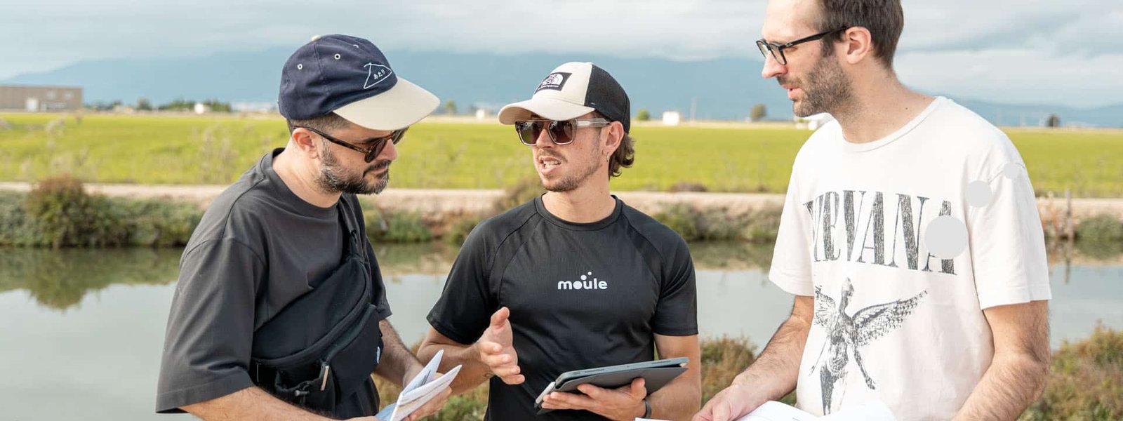Equipo de Moüle, productora audiovisual premium, rodando en exteriores.